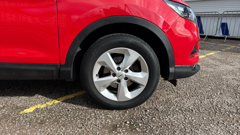 Nissan Qashqai 1.3 DiG-T Acenta Premium 5dr Petrol Hatchback